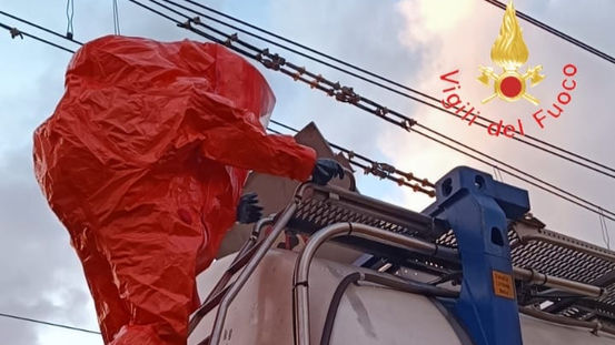 Fuscaldo: intervento dei Vigili del Fuoco per sospetta perdita di sostanze chimiche da un treno