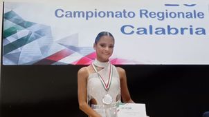 Chiara Biondi della scuola di danza sportiva Alma Dance di Scalea premiata ai campionati regionali di danze latino americane
