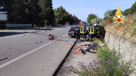Incidente mortale sulla Statale 106 a Sellia Marina, perde la vita il conducente di un'auto