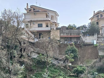 Frana a Diamante in località Torricelle: il sindaco ordina l'evacuazione immediata
