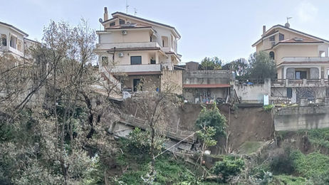 Frana a Diamante in località Torricelle: il sindaco ordina l'evacuazione immediata