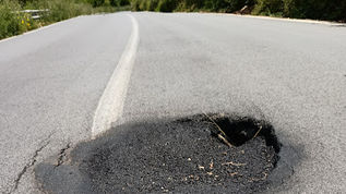 Buche sulla strada provinciale 16