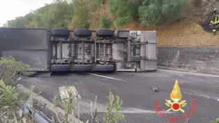 Frascineto-Sibari, motrice e rimorchio ribaltati: i disagi sull’A2