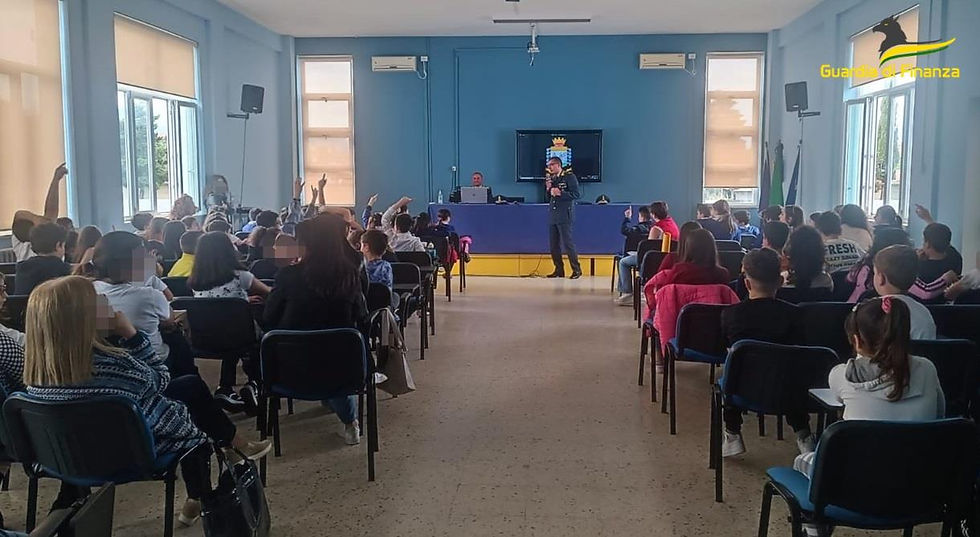 Scalea, Guardia di finanza nelle scuole per il progetto “educazione finanziaria, scopriamo l’economia”.
