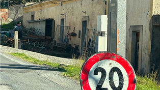 Strada dissestata e buche nel rione Sant'Antonio Abate a Belvedere Marittimo - Segnalazione Gruppo Futura