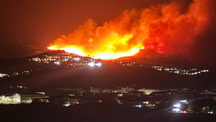 Squillace, incendio nella notte: oltre 20 Vigili del Fuoco proteggono case e villaggio turistico