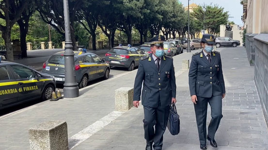 Vibo Valentia, scoperta frode fiscale: denunciate 5 persone, sequestrati beni per 844mila euro