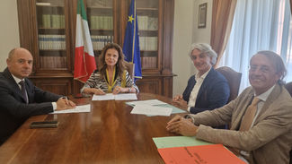 Legalità sul Tirreno: firmato oggi il protocollo antimafia per il turismo a Cetraro e Bonifati. Le verifiche sulle nuove attività (SCIA) non si fermeranno ai titolari, ma riguarderanno anche i familiari conviventi