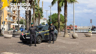 Guardia di Finanza Crotone durante operazione contro la ‘Ndrangheta
