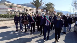 Tortora: in marcia contro l'impianto smaltimento rifiuti di San Sago