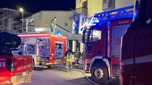 Vigili del Fuoco Lamezia Terme intervento incendio via Marconi con autoscala