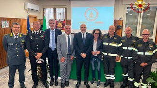 Ferro e Prisco in visita ai comandi dei vigili del fuoco in Calabria