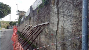 Diamante, un muro a rischio crollo in località "Riviere”. Segnalazione