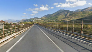 Incidente stradale sulla SS18 a San Nicola Arcella con auto ribaltata e soccorsi