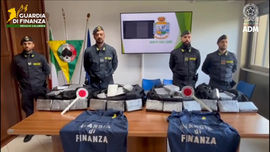 Panetti di cocaina sequestrati nel porto di Gioia Tauro