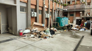 Cumuli di rifiuti accanto all’ospedale San Francesco di Paola