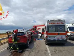 Cropani-Sersale, schianto sulla provinciale: coppia liberata dai Vigili del Fuoco