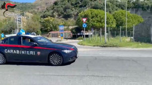 Carabinieri durante un’operazione antimafia a Cetraro