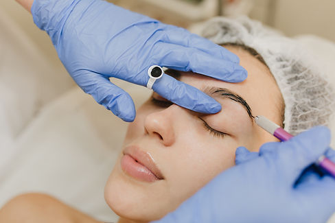portrait-cosmetology-procedures-pretty-young-woman-beauty-salon-dermatology-procedure-boto