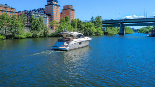 Prestige 390S till salu med båtmäklaren Opulence Yachts