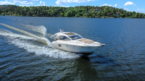Prestige 390S till salu med båtmäklaren Opulence Yachts