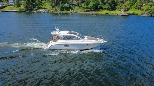 Prestige 390S till salu med båtmäklaren Opulence Yachts