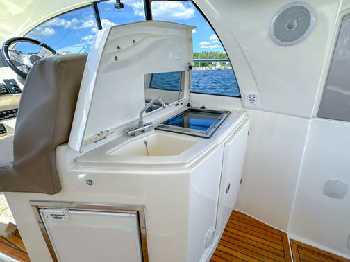 Sittbrunn Prestige 390S till Salu med båtmäklaren Opulence Yachts