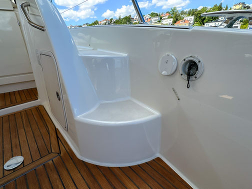 Däcksytor Prestige 390S till salu med båtmäklaren Opulence Yachts