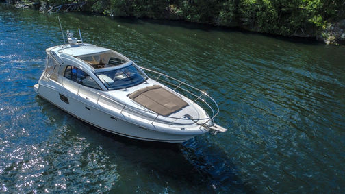 Däcksytor Prestige 390S till salu med båtmäklaren Opulence Yachts