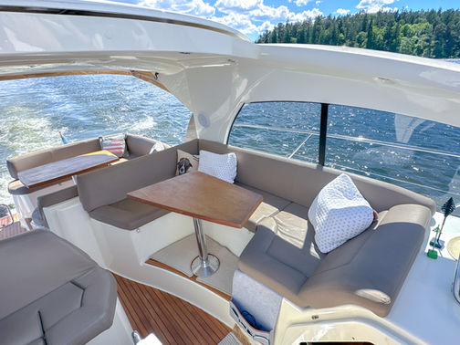 Sittbrunn Prestige 390S till Salu med båtmäklaren Opulence Yachts