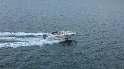 Finnmaster 68DC i hög fart. Båten är tillsalu med båtmäklare Opulence Yachts.