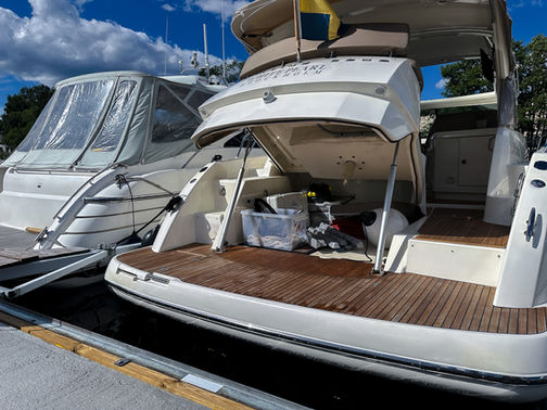 Jollegarage Prestige 390S till salu med båtmäklaren Opulence Yachts