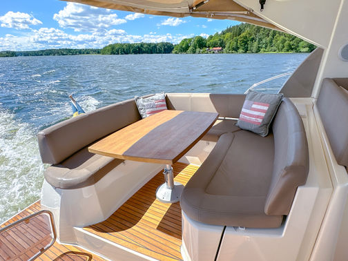 Sittbrunn Prestige 390S till Salu med båtmäklaren Opulence Yachts