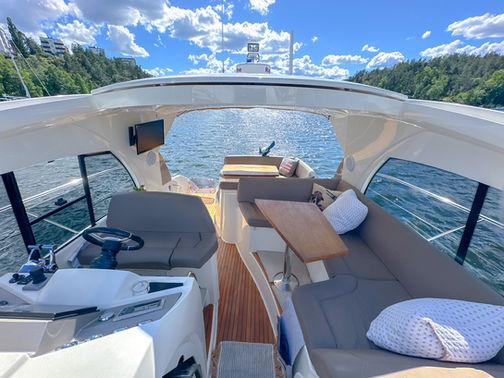 Sittbrunn Prestige 390S till Salu med båtmäklaren Opulence Yachts