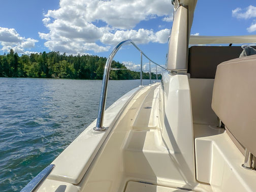 Däcksytor Prestige 390S till salu med båtmäklaren Opulence Yachts