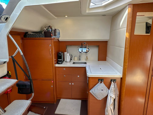 Salong & Pentry Prestige 390S till salu med båtmäklaren Opulence Yachts