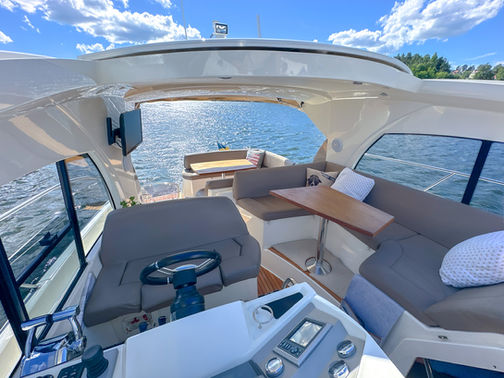 Sittbrunn Prestige 390S till Salu med båtmäklaren Opulence Yachts