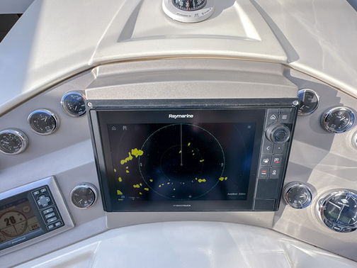 Styrplats Prestige 390S till salu med båtmäklaren Opulence Yachts