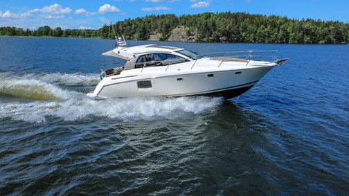Prestige 390S till salu med båtmäklaren Opulence Yachts
