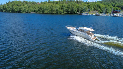 Prestige 390S till salu med båtmäklaren Opulence Yachts