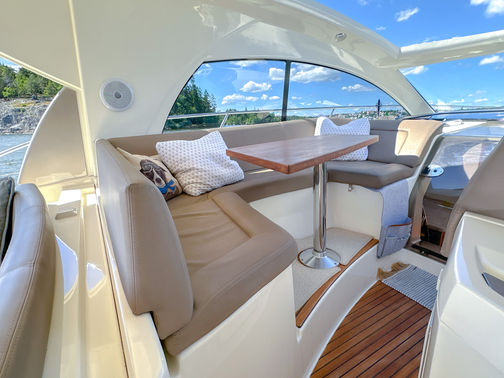 Sittbrunn Prestige 390S till Salu med båtmäklaren Opulence Yachts
