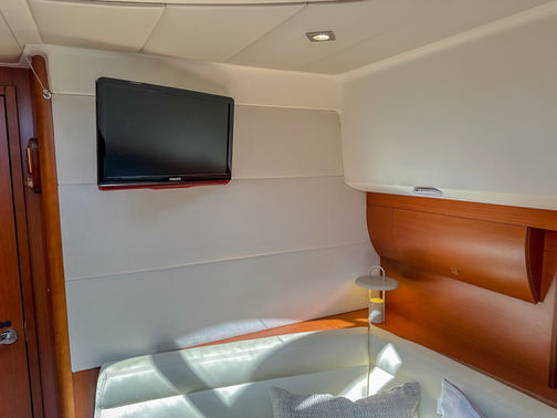 Salong & Pentry Prestige 390S till salu med båtmäklaren Opulence Yachts