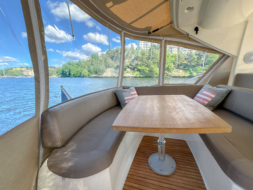 Sittbrunn Prestige 390S till Salu med båtmäklaren Opulence Yachts