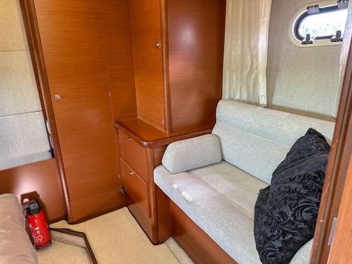 Hytter & WC Prestige 390S till salu med båtmäklaren Opulence Yachts