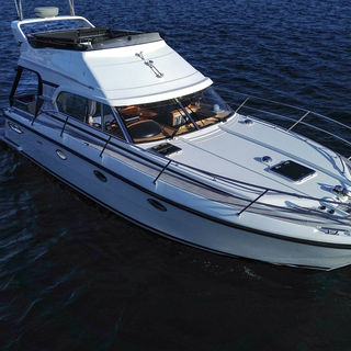 Nord west 390 årsmodell 2004, exteriör. Till salu med Opulence Yachts.