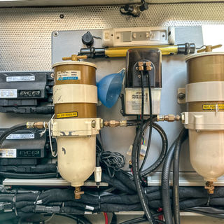 Nord West 390 årsmodell 2004, motorum. Till salu med Opulence Yachts