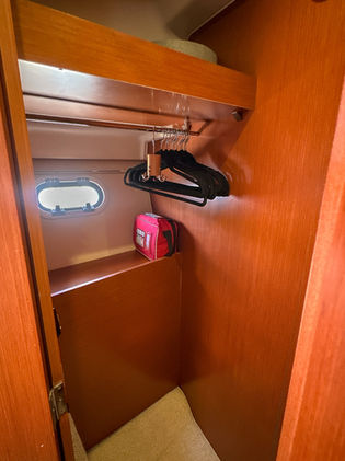 Hytter & WC Prestige 390S till salu med båtmäklaren Opulence Yachts