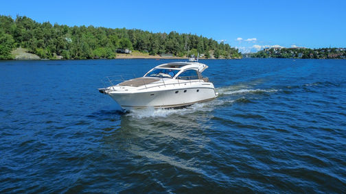 Prestige 390S till salu med båtmäklaren Opulence Yachts