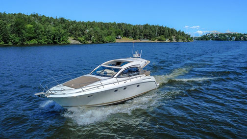 Prestige 390S till salu med båtmäklaren Opulence Yachts
