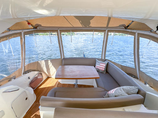 Sittbrunn Prestige 390S till Salu med båtmäklaren Opulence Yachts